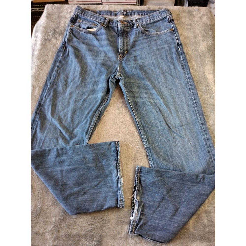 Banana Republic Straight Leg Jeans Mens 35x32 Medium Wash Blue Denim Frayed Hem